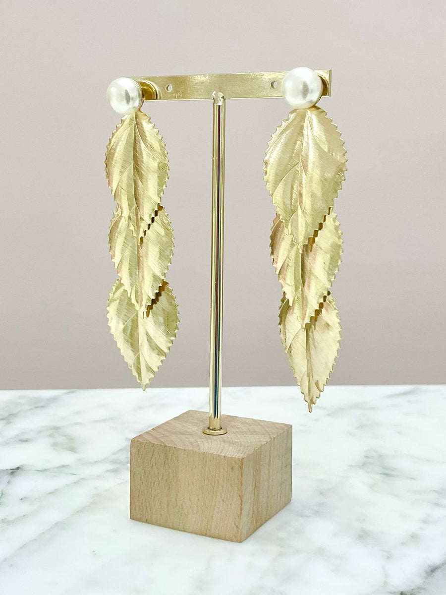 ARETES LARGOS HOJAS CON PERLA