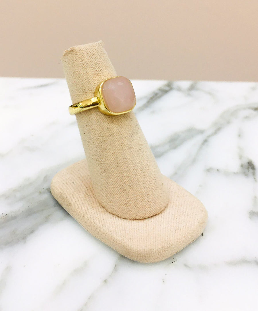 ANILLO DORADO CUADRADO ROSA
