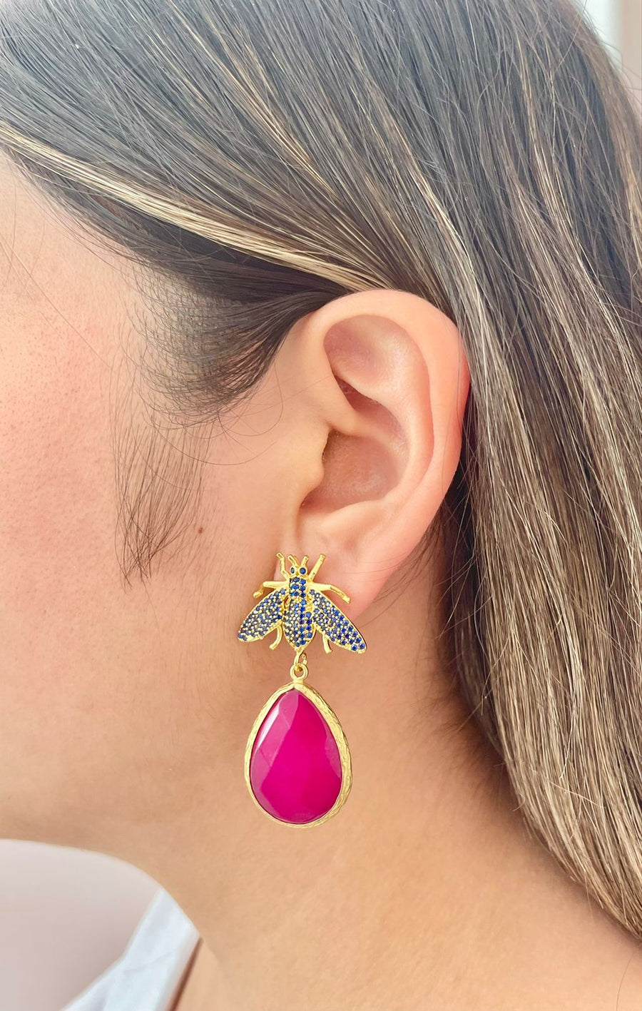 ARETES ABEJITA AZUL JADE FUCSIA
