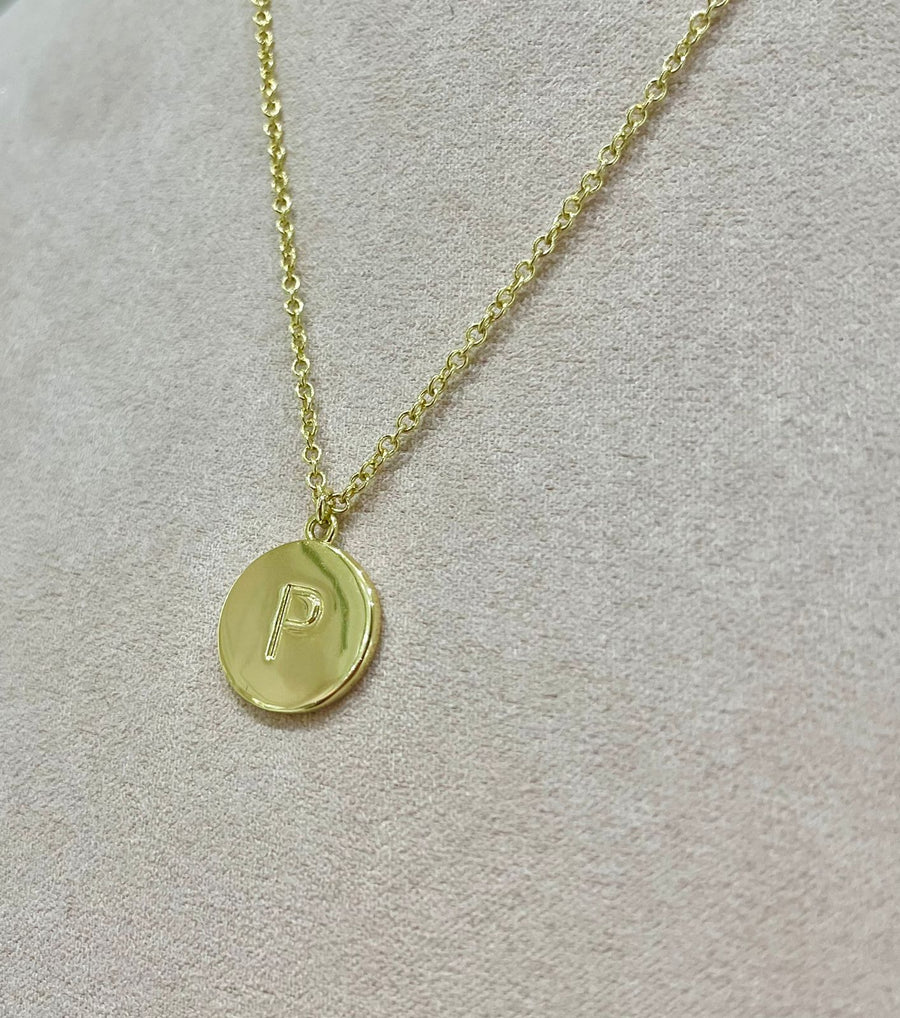 COLLAR INICIAL CIRCULAR DORADO