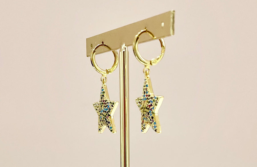 ARETES HUGGIES ESTRELLA GRANDE RAINBOW
