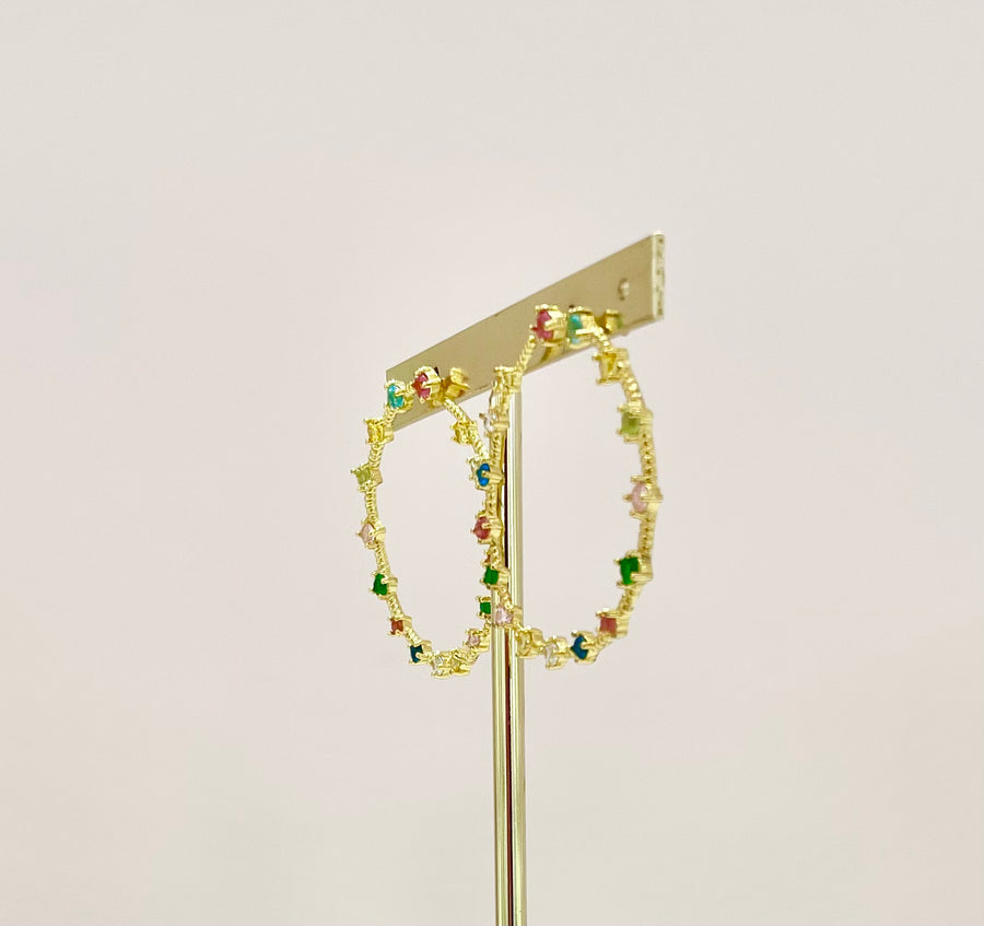 ARETES CÍRCULO DORADO RAINBOW